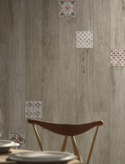 Polis Slowood Falburkolatok 