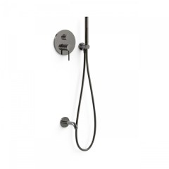 Tres Study Exclusive falba süllyesztett  zuhany és kádtöltő csaptelep, szatén tömlős kézizuhannyal,  metallic black 26228006KM